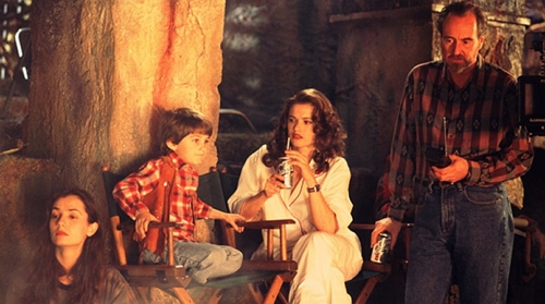 WES CRAVEN'S NEW NIGHTMARE SCREEN